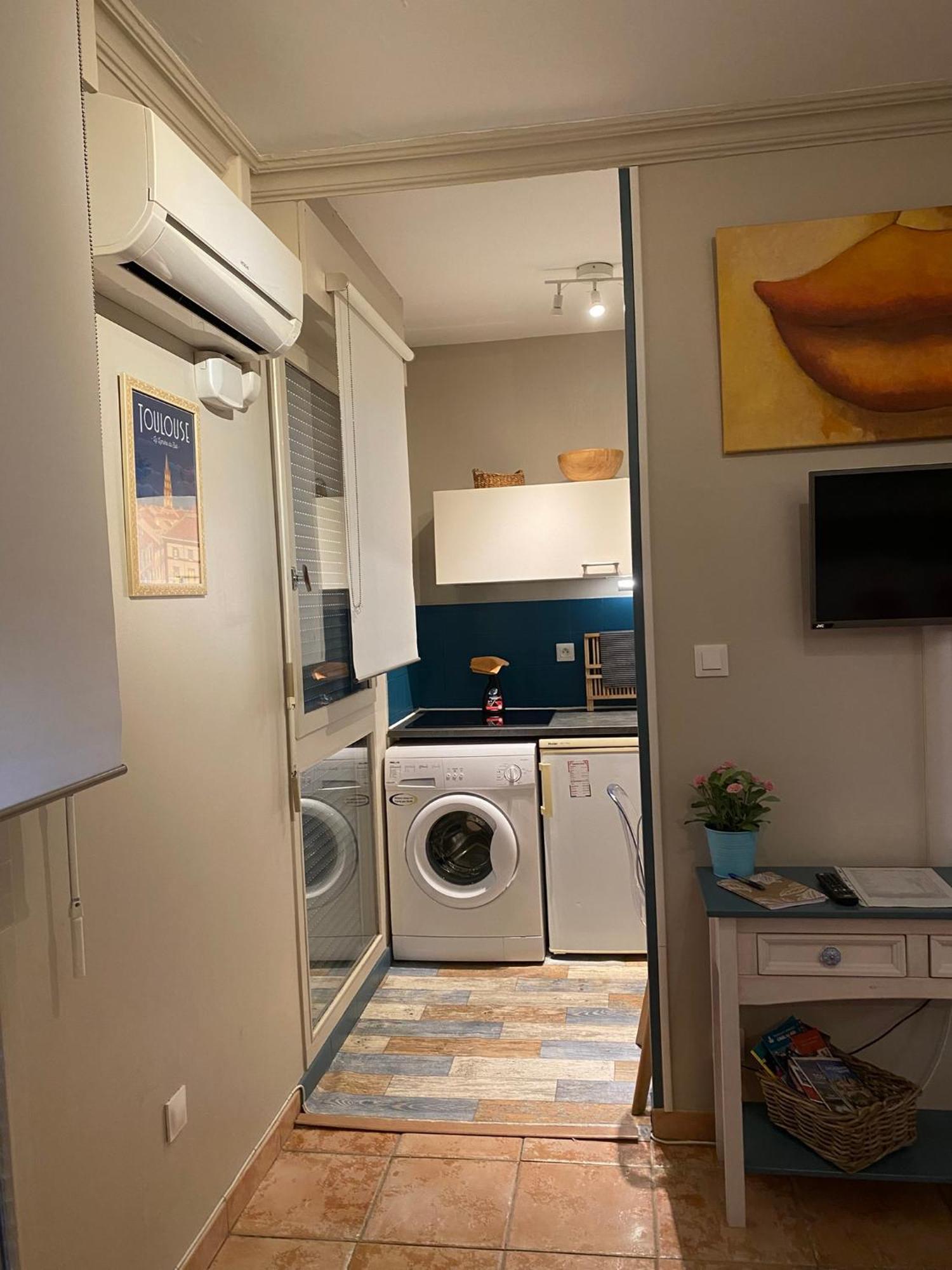 Meuble Tourisme Carmes 2 Etoiles, Entree Autonome,wifi, Climatise, Petit Parking Prive Apartment Toulouse